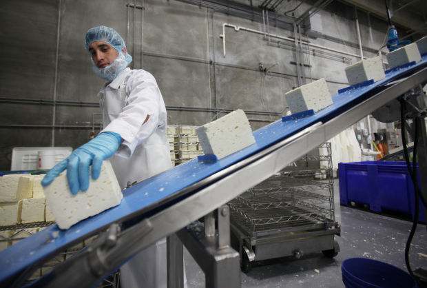 Cheese conveyor